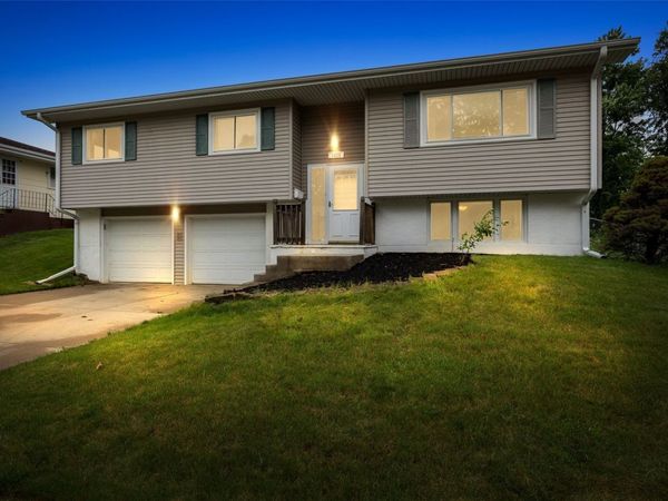 1870 26th Street , Marion, IA 52302