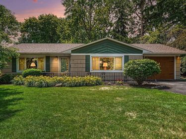 121 S Twyckenham Drive, South Bend, IN 46617