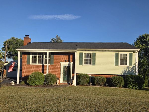 1055 Broadhill DR, Vinton, VA 24179