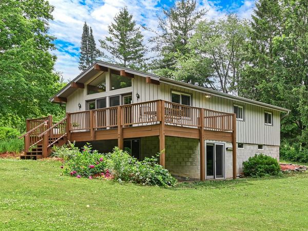 W277S8435 Riverview Dr, Vernon, WI 53149