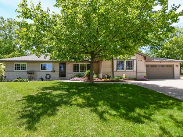 875 Plateau Ln, Brookfield, WI 53186