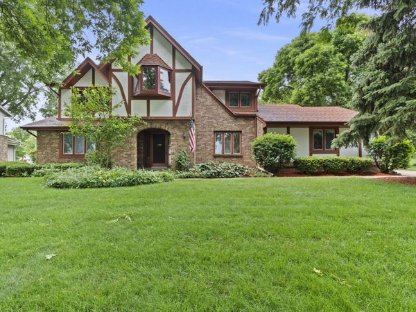 3060 Cone View Ln, Waukesha, WI 53188