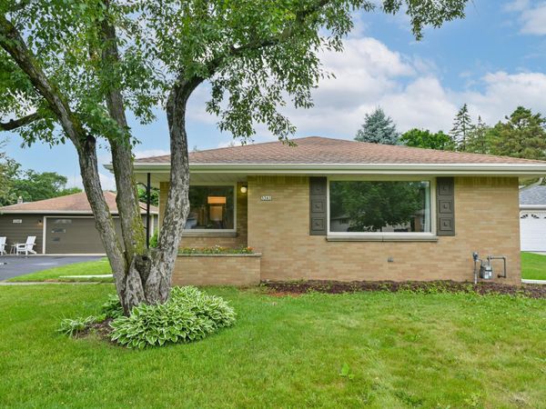 5341 S 114th St, Hales Corners, WI 53130