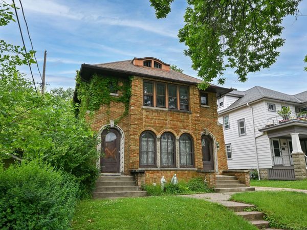 2012 E Newton Ave, Unit 2014, Shorewood, WI 53211