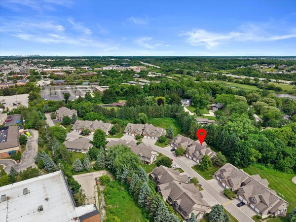 18575 Brookfield Lake Dr, Unit 62, Brookfield, WI 53045