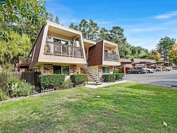 146 Ascot Ct, Unit 2, Moraga, CA 94556