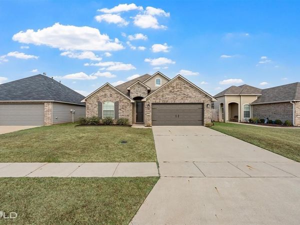 4180 Grassy Lake Drive , Bossier City, LA 71111