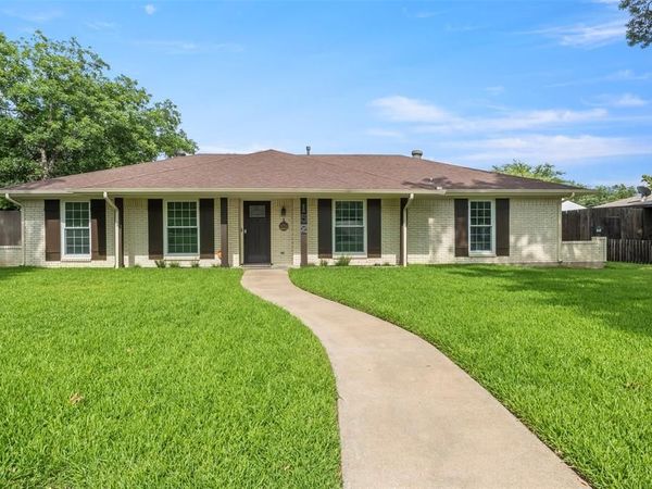 152 Stardust Lane, DeSoto, TX 75115