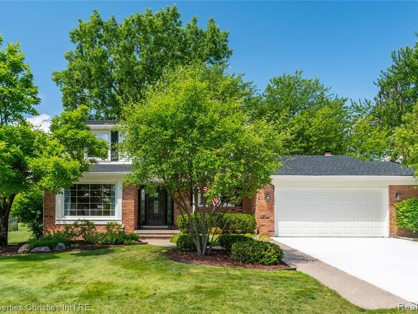 21865 N Center Street , Novi, MI 48167