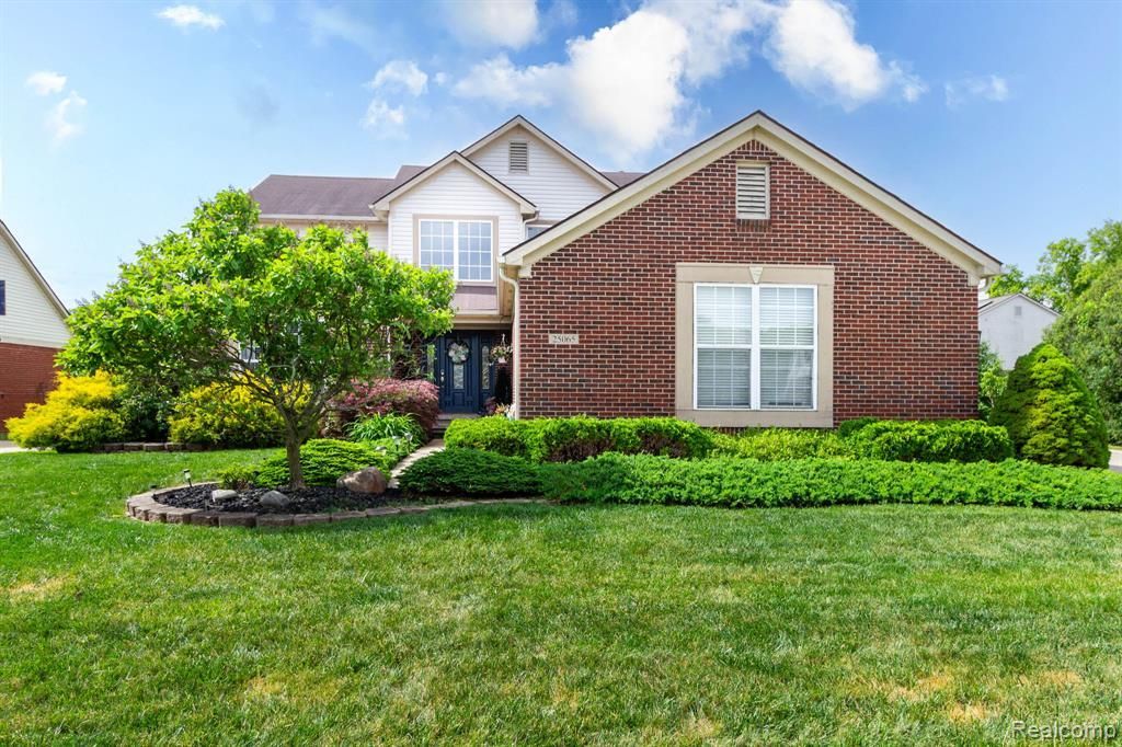 25065 Maxwell Lane, Flat Rock, MI 48134 Main Photo