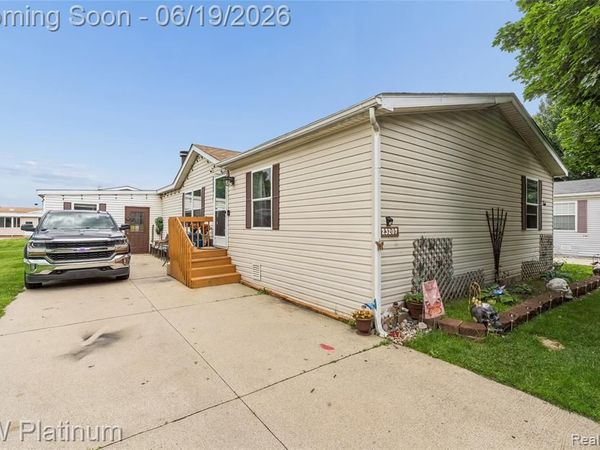 23207 fountain, Clinton Twp, MI 48036