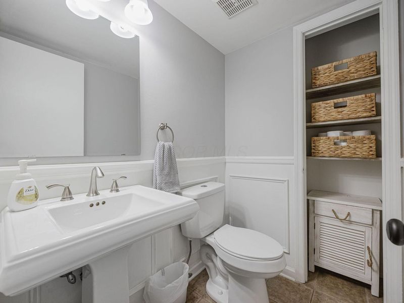 614 Dlyn Street, Unit H14, Columbus, OH 43228 Photo 12