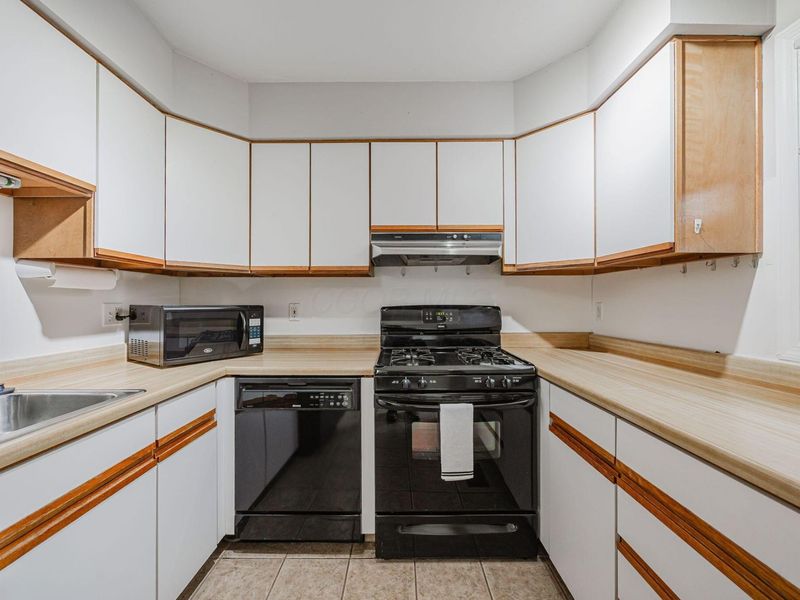 614 Dlyn Street, Unit H14, Columbus, OH 43228 Photo 13