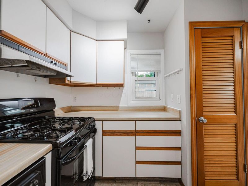 614 Dlyn Street, Unit H14, Columbus, OH 43228 Photo 18