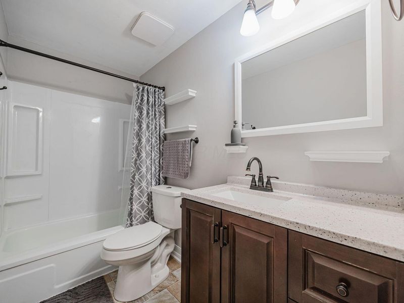 614 Dlyn Street, Unit H14, Columbus, OH 43228 Photo 23