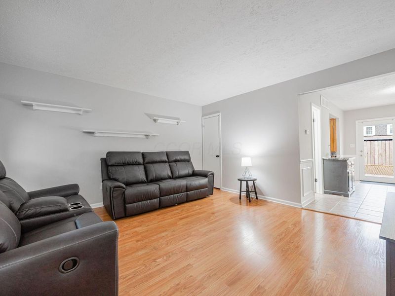 614 Dlyn Street, Unit H14, Columbus, OH 43228 Photo 6