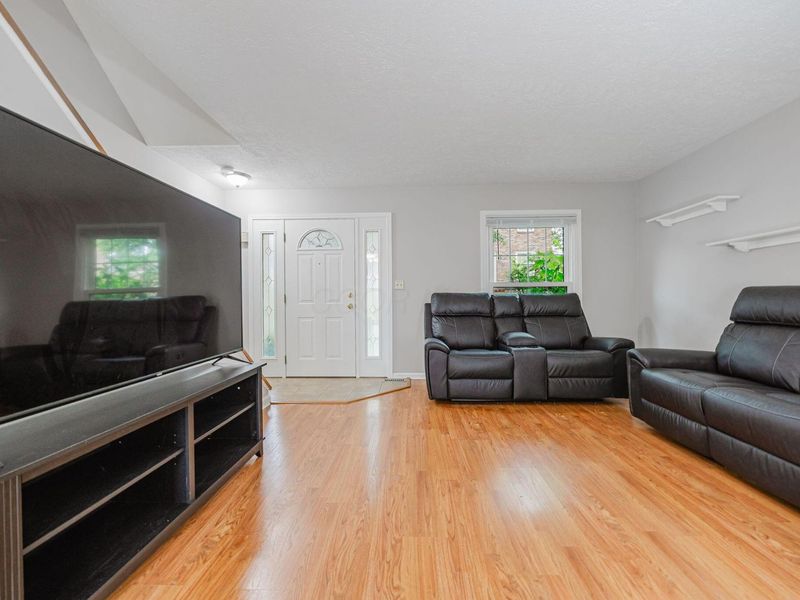 614 Dlyn Street, Unit H14, Columbus, OH 43228 Photo 7