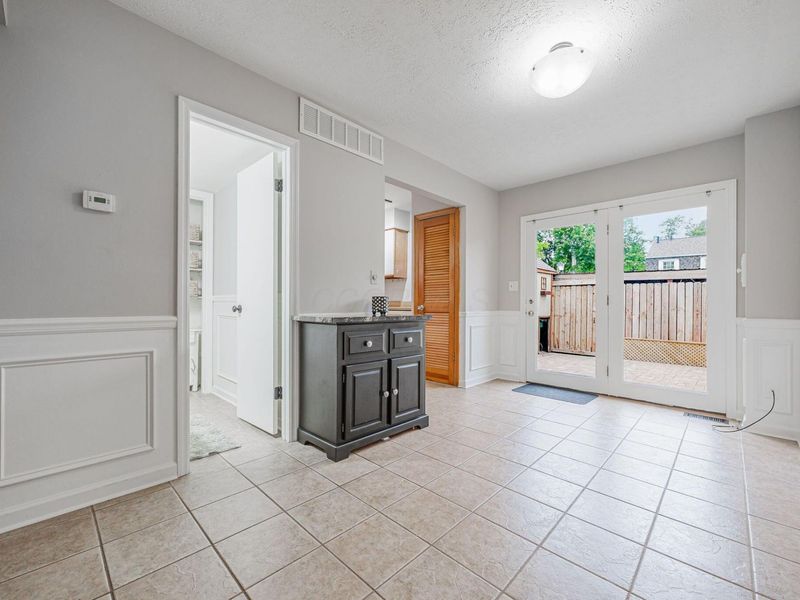 614 Dlyn Street, Unit H14, Columbus, OH 43228 Photo 8