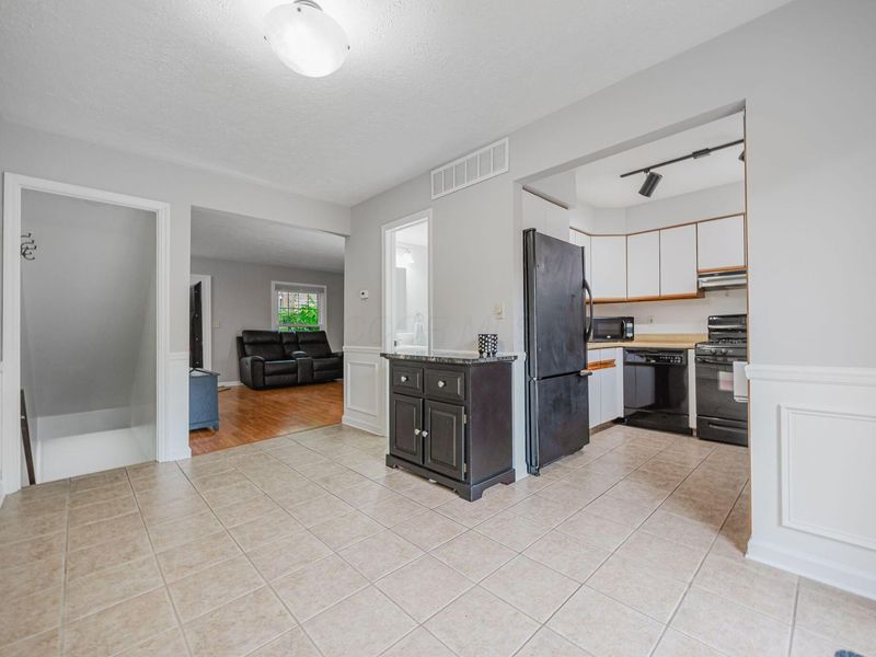 614 Dlyn Street, Unit H14, Columbus, OH 43228 Photo 9