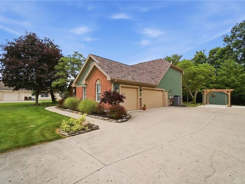 3786 E Maple Grove Lane, Beavercreek, OH 45440 Photo 2