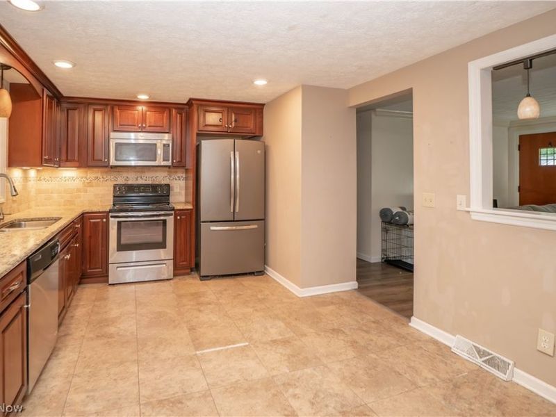 6125 Coyla Avenue NW, Canal Fulton, OH 44614 Photo 10