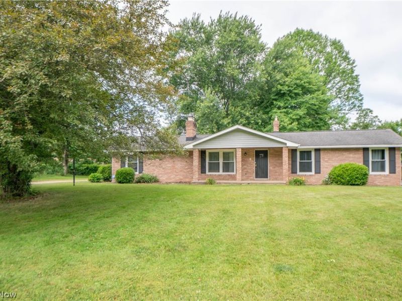 6125 Coyla Avenue NW, Canal Fulton, OH 44614 Photo 2