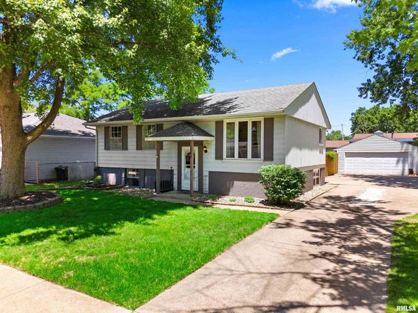 1352 GEORGEANNE Drive, Pekin, IL 61554