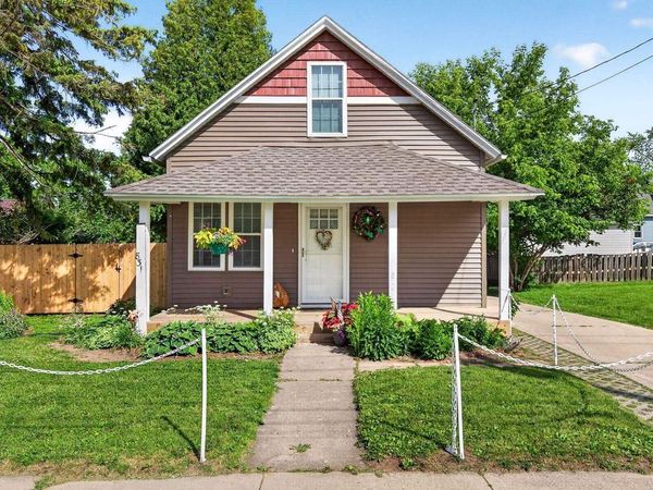 831 S BAIRD STREET, Green Bay, WI 54301