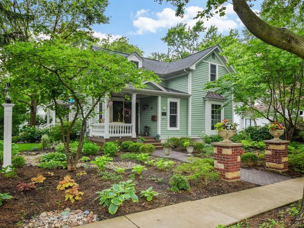 810 Dow Avenue, Geneva, IL 60134