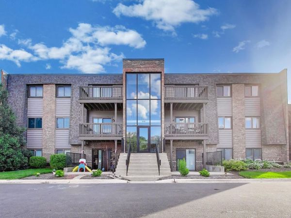 1440 Stonebridge Circle, Unit J12, Wheaton, IL 60189