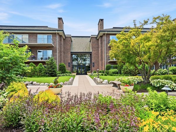 6 Oak Brook Club Drive, Unit J308, Oak Brook, IL 60523