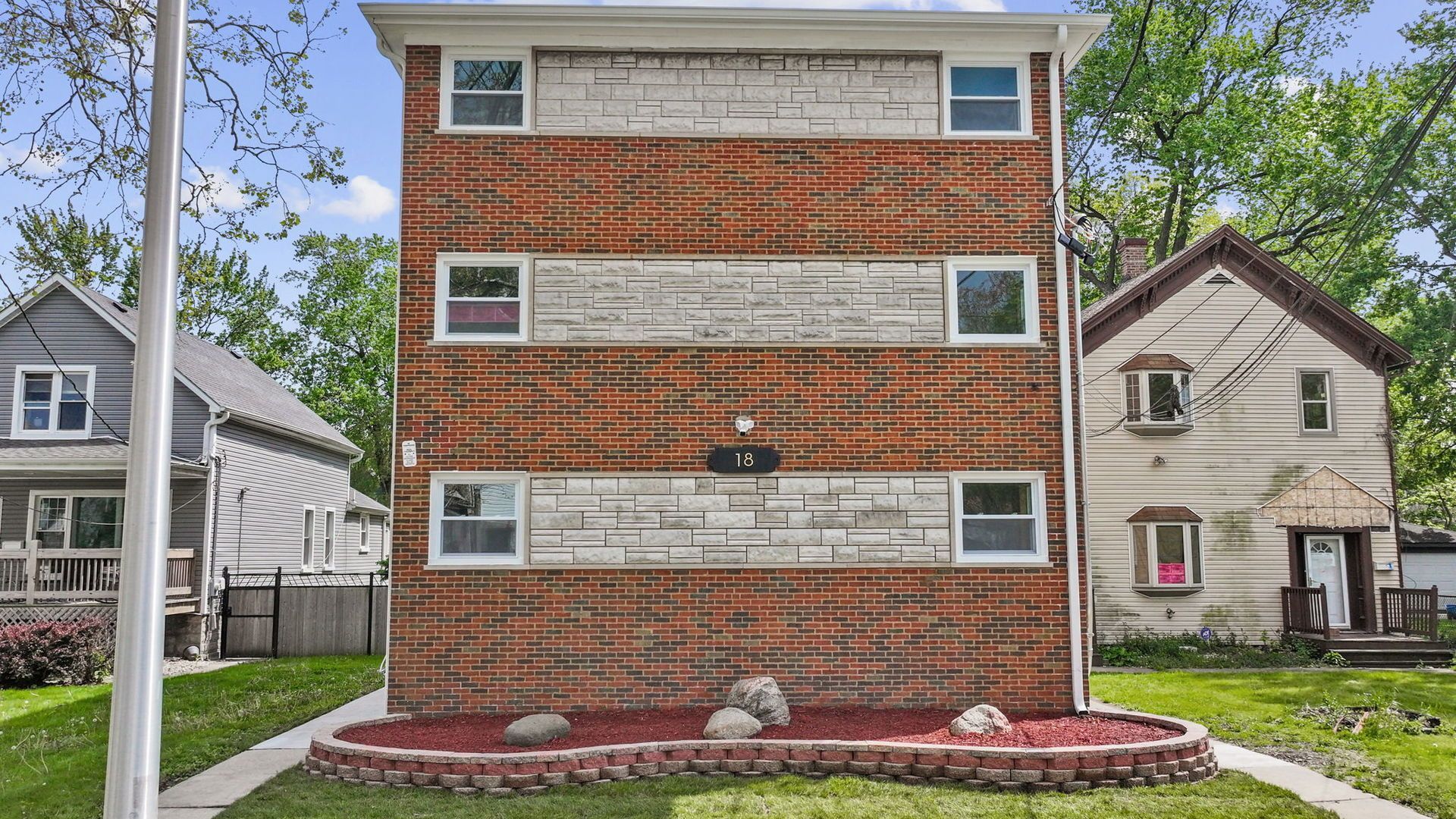 18 E 137th Street, Riverdale, IL 60827