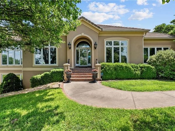 13801 S Pebblebrook Lane, Greenwood, MO 64034