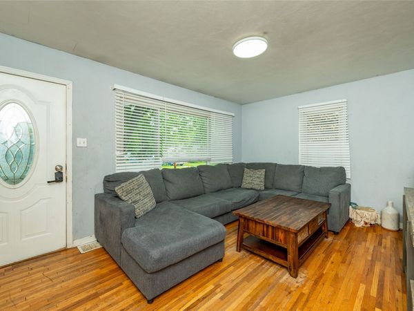 3504 27th Street, Des Moines, IA 50310