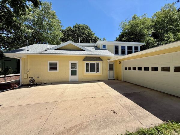 4002 Adams Avenue, Des Moines, IA 50310