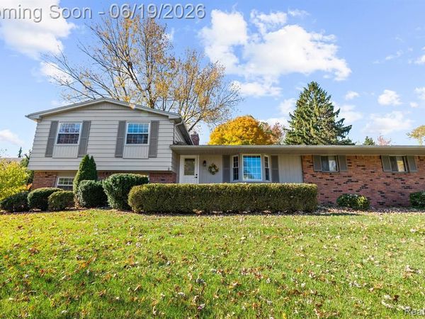 373 BELLARMINE Drive, Rochester Hills, MI 48309