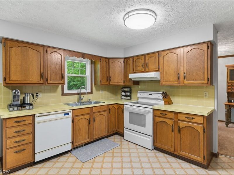 7888 Fox Run Avenue NW, North Canton, OH 44720 Photo 8