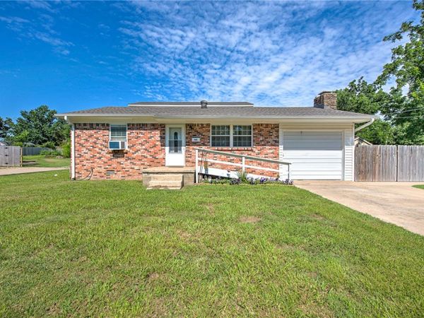 608 N 10th Street , Rogers, AR 72756