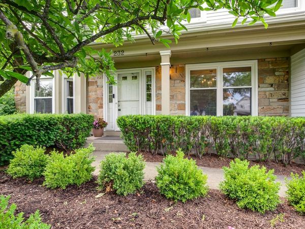 232 Stanton Court W, Buffalo Grove, IL 60089
