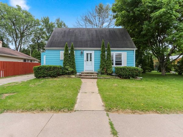 1858 EASTMAN AVENUE, Green Bay, WI 54302