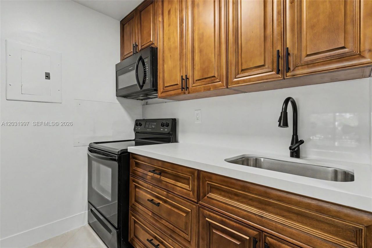 445 SW 11th St , Unit 102, Miami, FL 33130 Photo