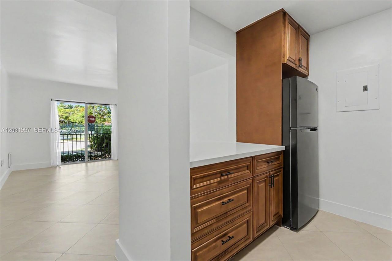 445 SW 11th St , Unit 102, Miami, FL 33130 Photo