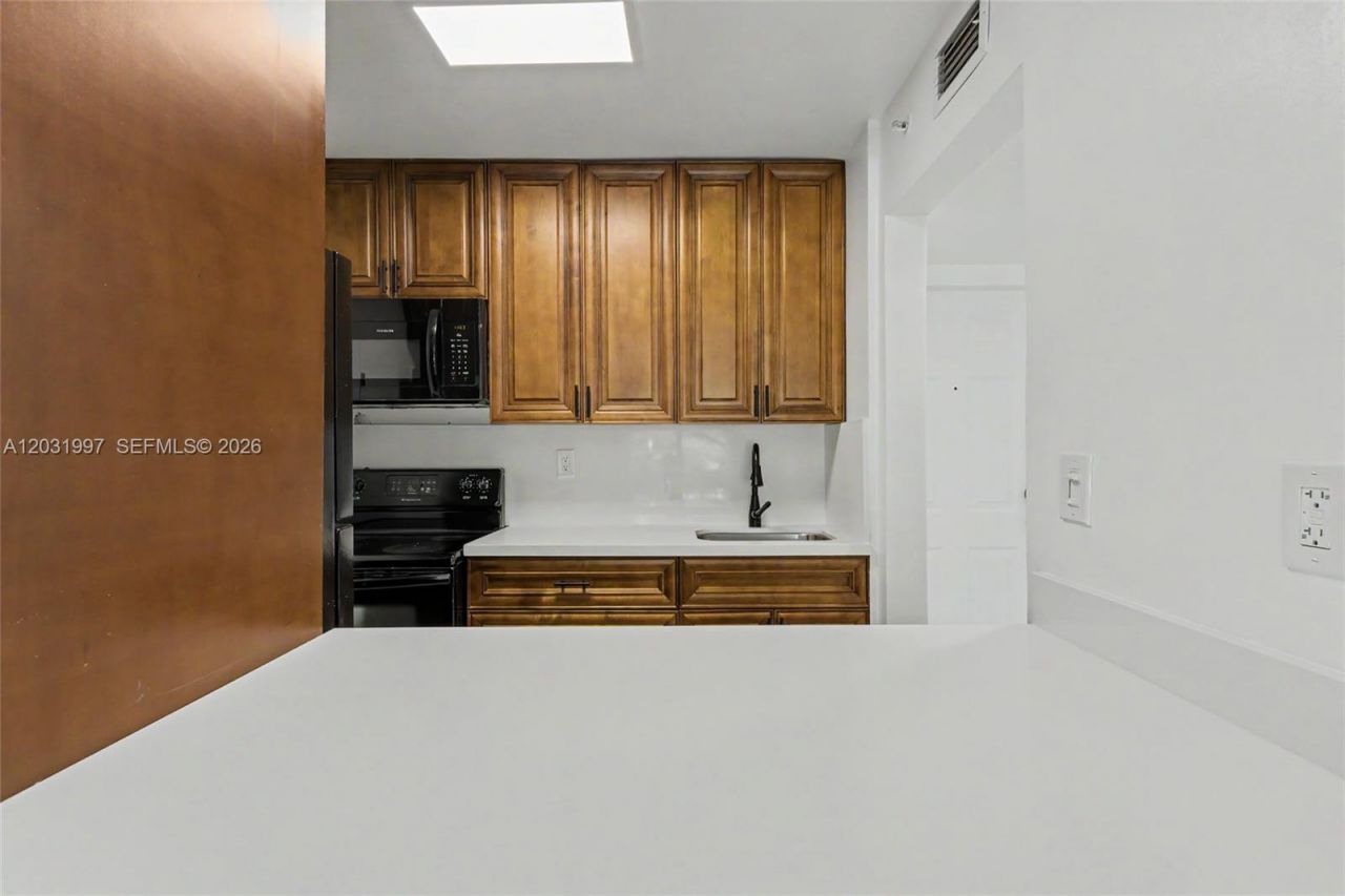 445 SW 11th St , Unit 102, Miami, FL 33130 Photo