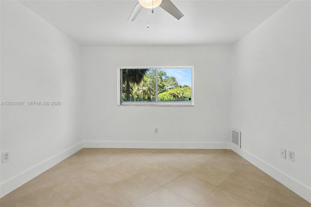 445 SW 11th St , Unit 102, Miami, FL 33130 Photo
