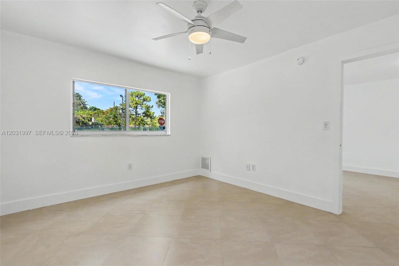 445 SW 11th St , Unit 102, Miami, FL 33130 Photo