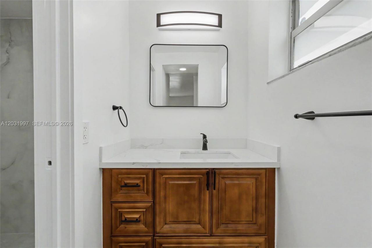 445 SW 11th St , Unit 102, Miami, FL 33130 Photo