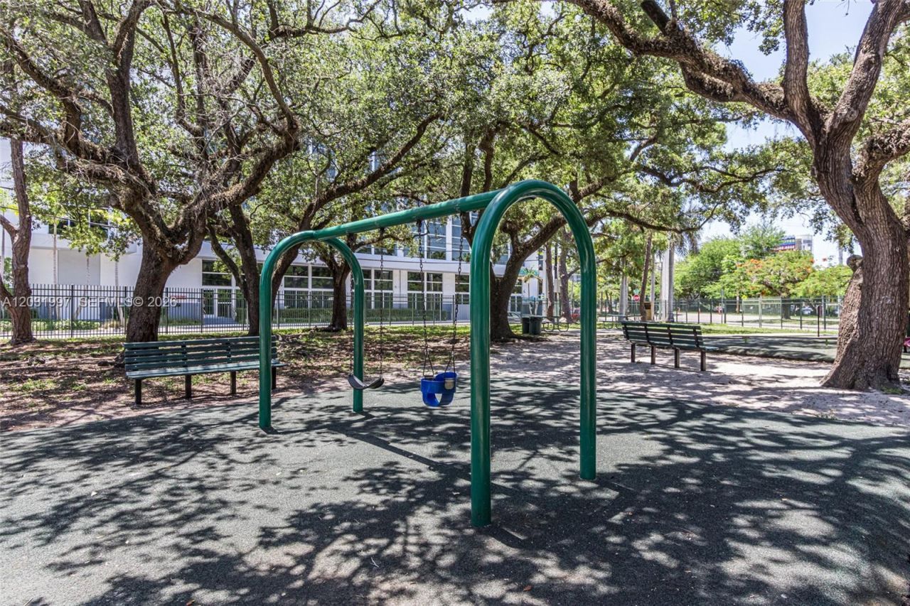 445 SW 11th St , Unit 102, Miami, FL 33130 Photo