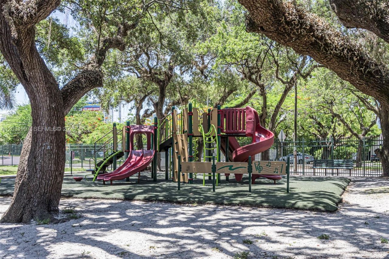 445 SW 11th St , Unit 102, Miami, FL 33130 Photo