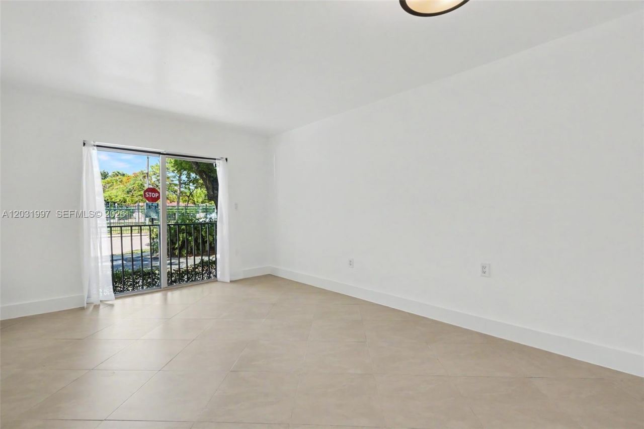 445 SW 11th St , Unit 102, Miami, FL 33130 Photo