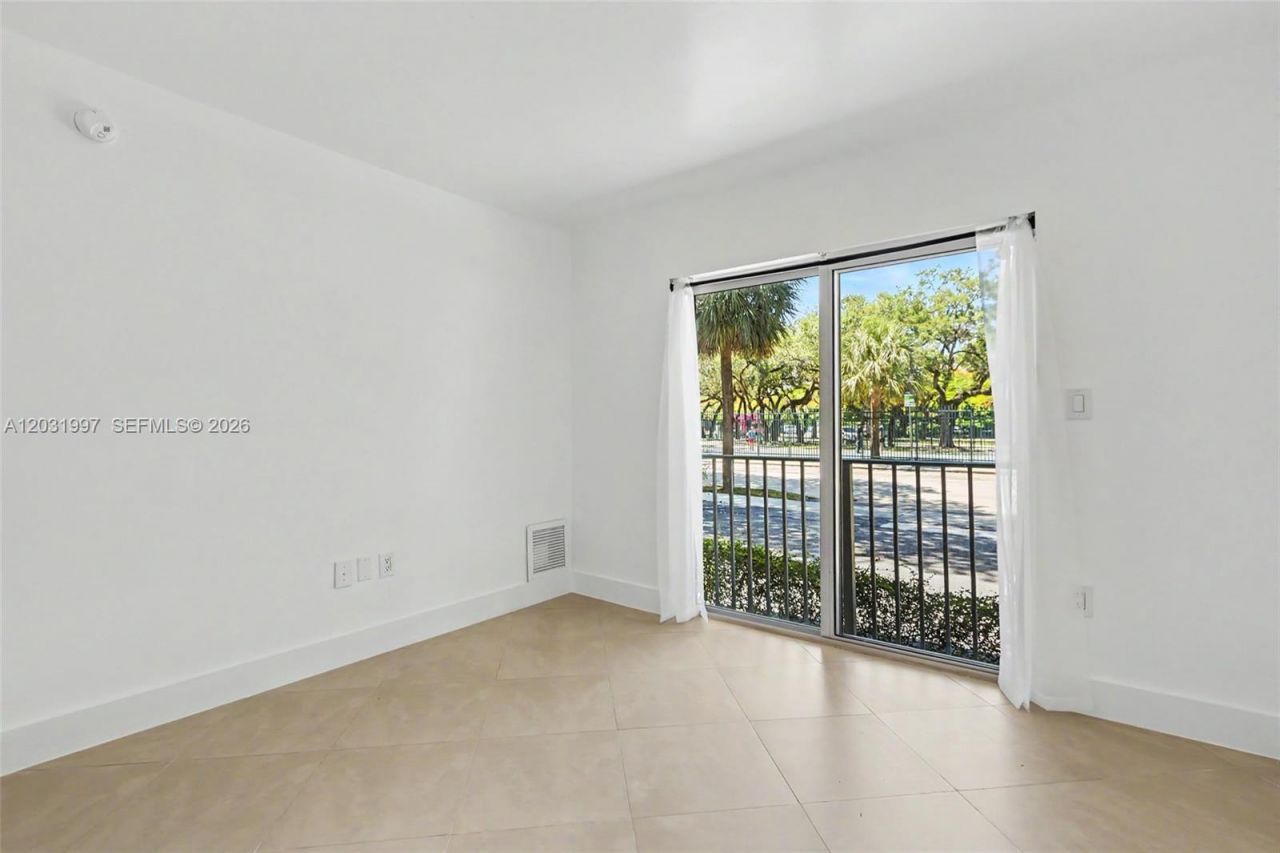 445 SW 11th St , Unit 102, Miami, FL 33130 Photo